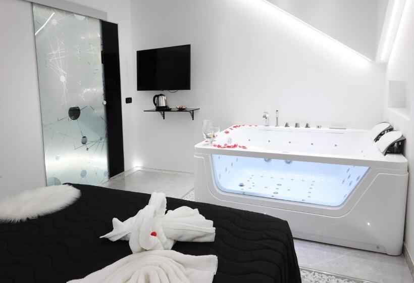 اتاق استاندارد با وان آب گرم, Isademar