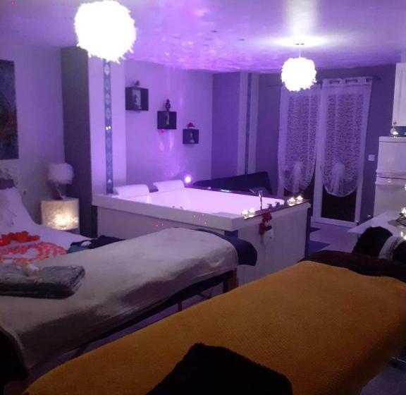 חדר סטנדרט עם ג'קוזי, Loft Avec Baignoire Spa Lécrin Romantique
