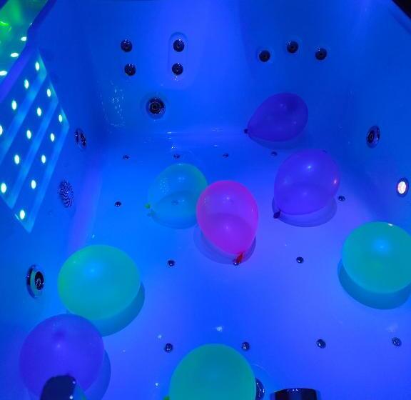 חדר סטנדרט עם ג'קוזי, Loft Avec Baignoire Spa Lécrin Romantique