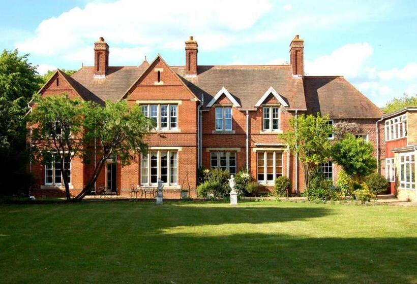 דירת חדר נוף לגינה, Willingham House