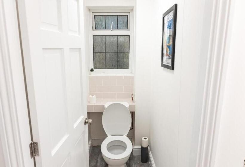 דירת חדר נוף לגינה, Willingham House