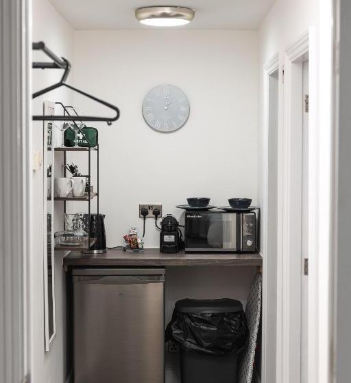 דירת חדר נוף לגינה, Willingham House