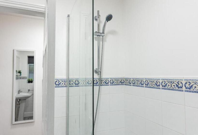 דירת חדר סופריור, Willingham House