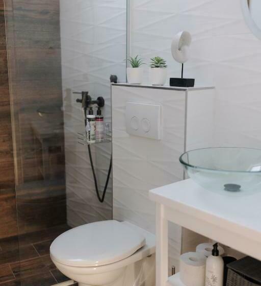 חדר דלוקס, The Corner50