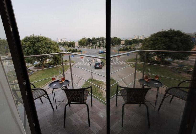 חדר דלוקס עם מרפסת, The Corner50