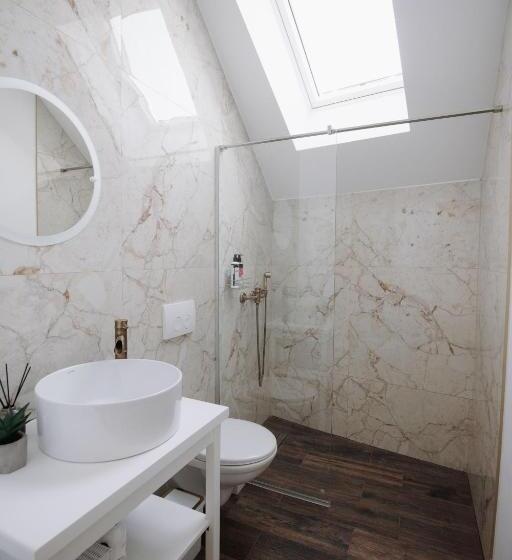 חדר דלוקס עם מרפסת, The Corner50