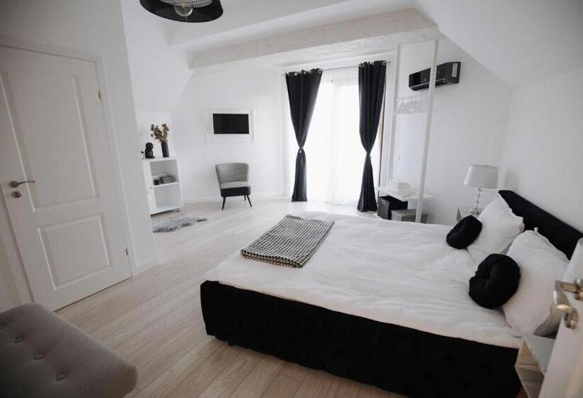 חדר דלוקס עם מרפסת, The Corner50