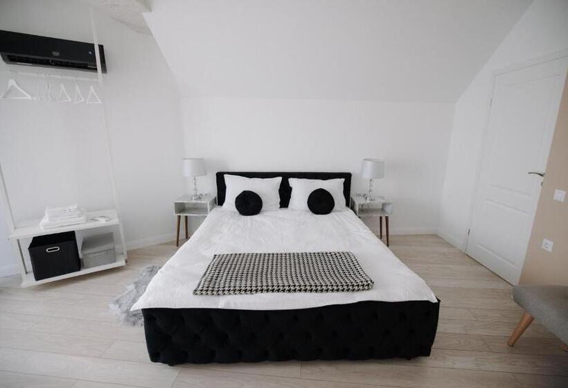 חדר דלוקס עם מרפסת, The Corner50