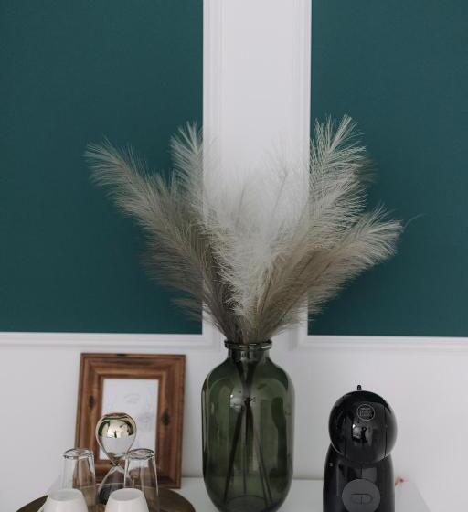 חדר דלוקס, The Corner50