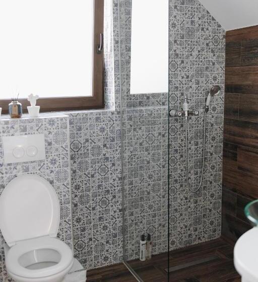 חדר סטנדרט, The Corner50