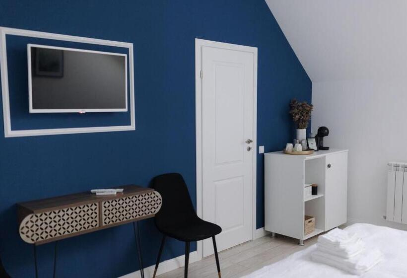 חדר סטנדרט, The Corner50