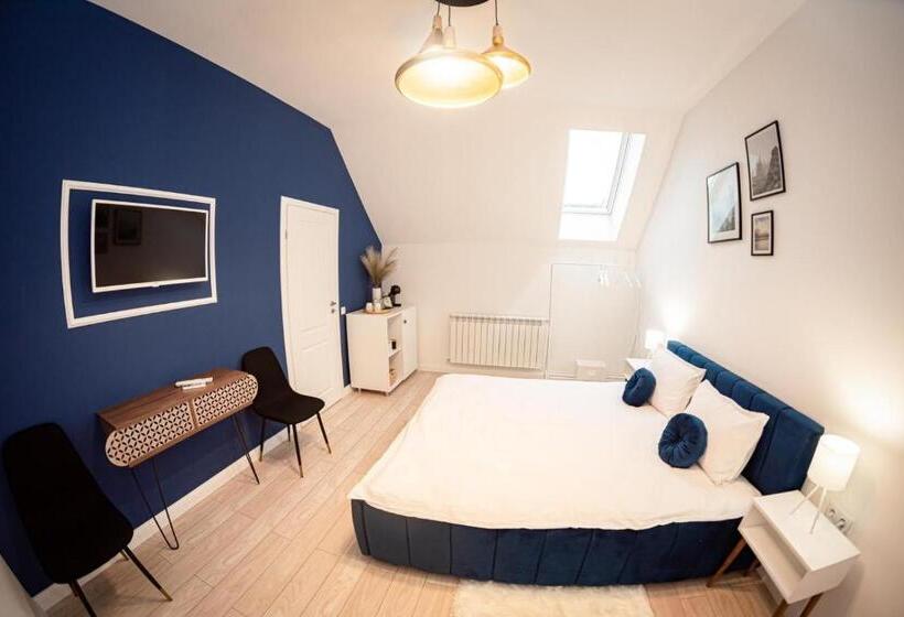 חדר סטנדרט, The Corner50