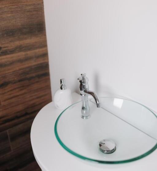 חדר סטנדרט, The Corner50