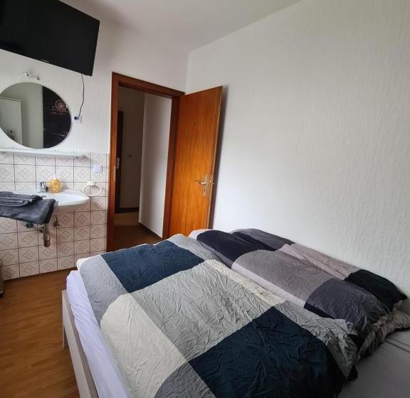 חדר סטנדרט חדר אמבטיה משותף, Pension Larifari