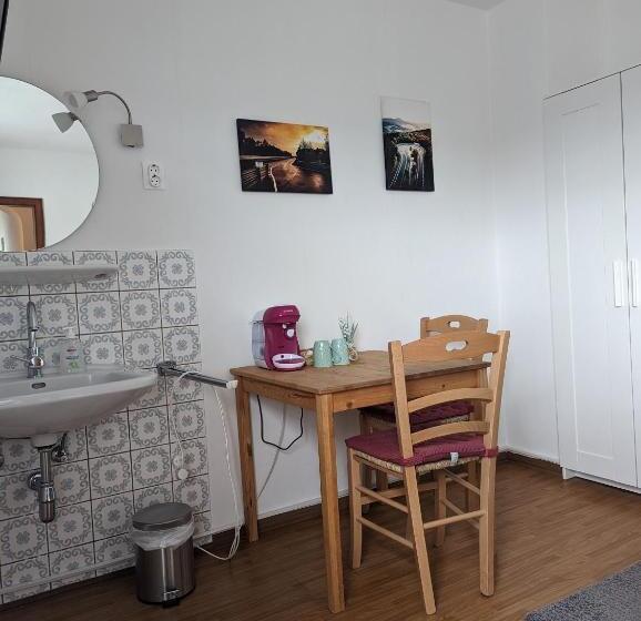 חדר סטנדרט חדר אמבטיה משותף, Pension Larifari