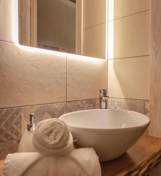 スタンダードルーム, La Rondine