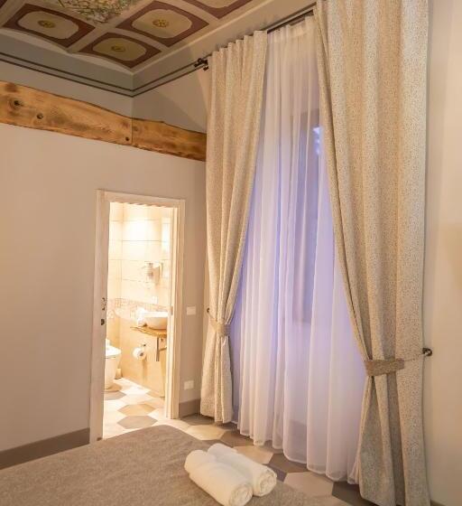 スタンダードルーム, La Rondine