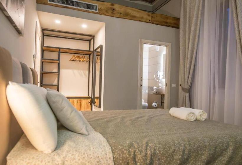 スタンダードルーム, La Rondine