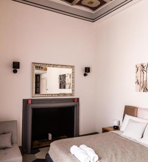 スタンダードルーム, La Rondine