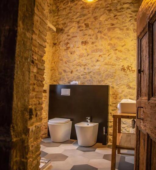 スタンダードルーム, La Rondine