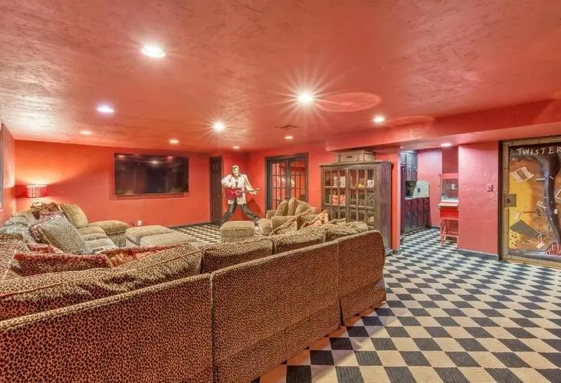 １ベッドルームハウス, The Funky Monkey Inn