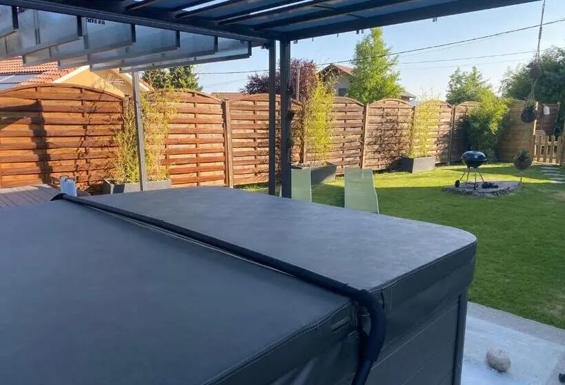 1階の1ベッドルームアパートメント, L Entre 2 Lyon Grenoble Villa Avec Jacuzzi