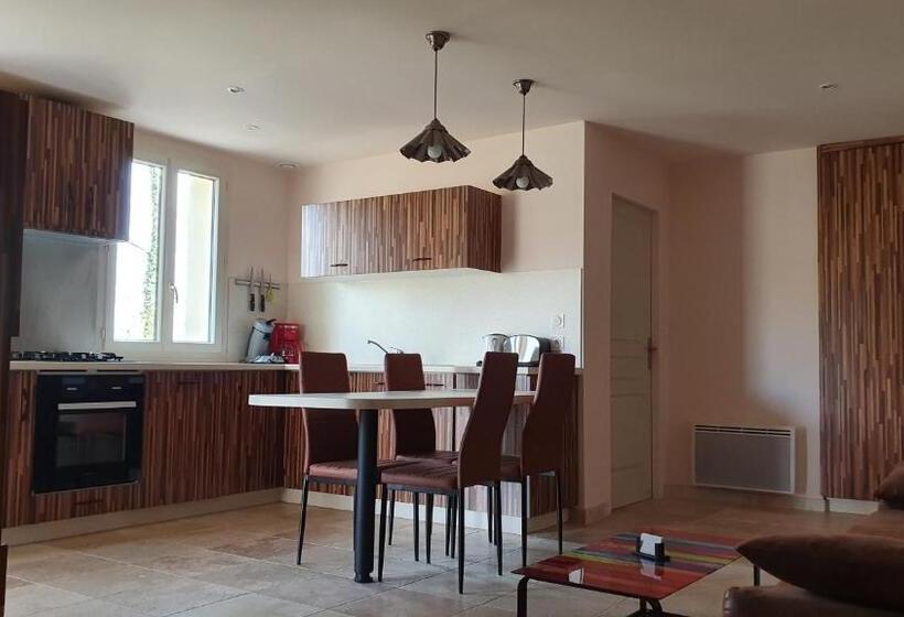 Дом 2 Спальни, Domaine Du Cardou