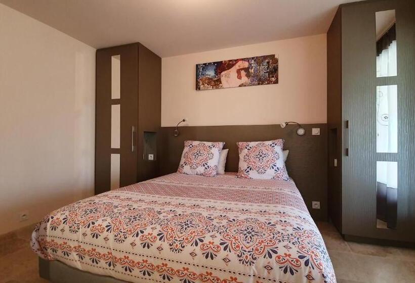 Дом 2 Спальни, Domaine Du Cardou