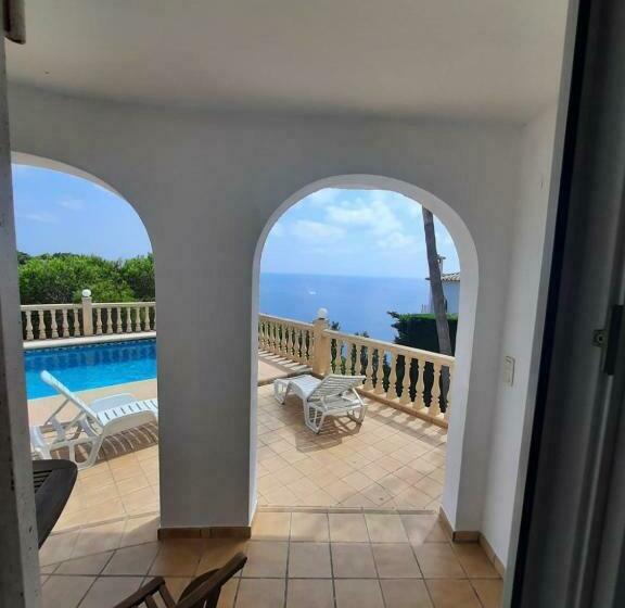 ویلای یک اتاق خوابه با استخر شنا, La Vista Al Mar