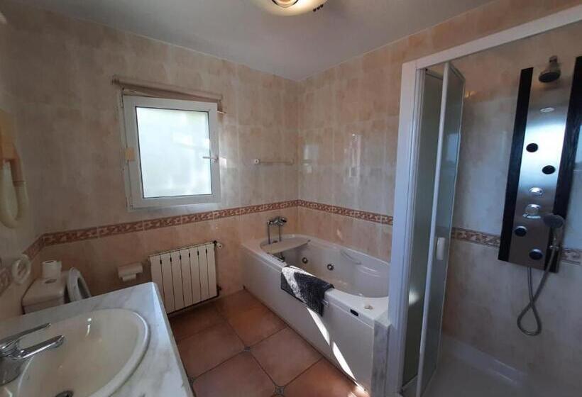 ویلای یک اتاق خوابه با استخر شنا, La Vista Al Mar