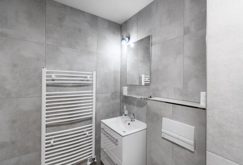 标准三人间, Pension Lesná