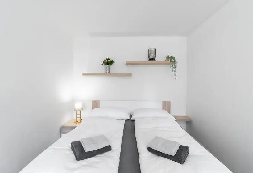 スタンダードスタジオ, Pension Lesná