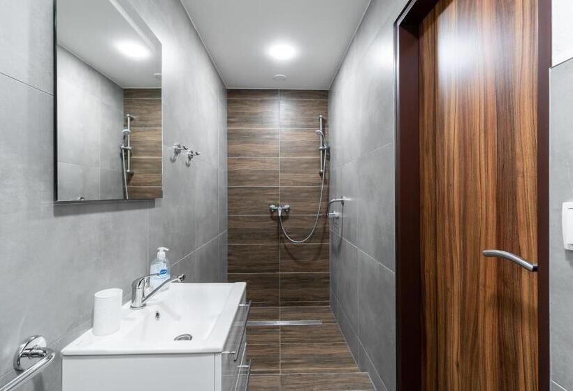 标准三人间, Pension Lesná