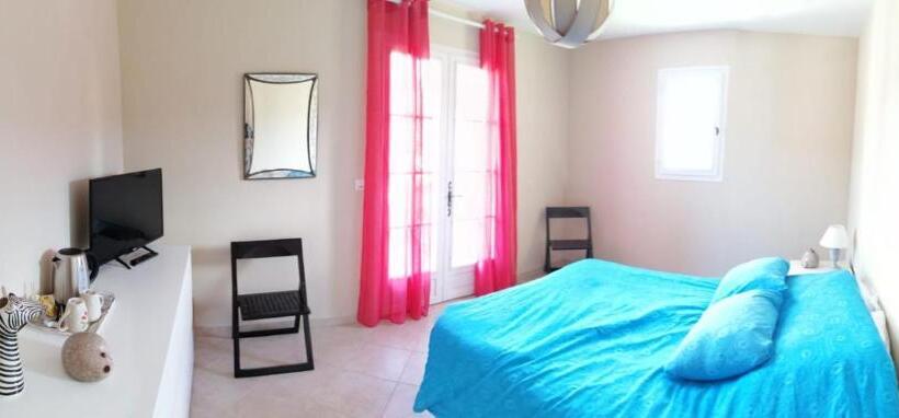 标准间带山景, Le Mas Christine