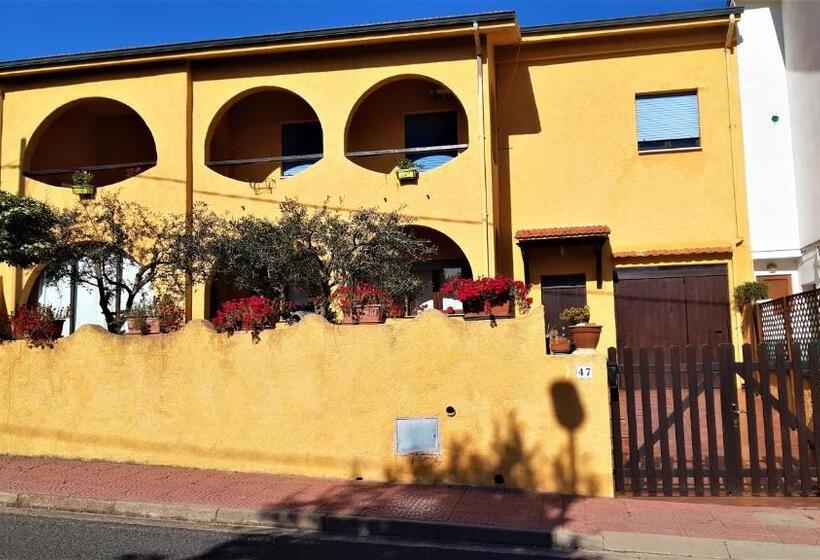 דירת חדר, Camere O Appartamento Intero In Locazione In Pittinuri