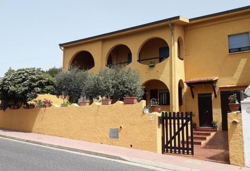 דירת חדר, Camere O Appartamento Intero In Locazione In Pittinuri