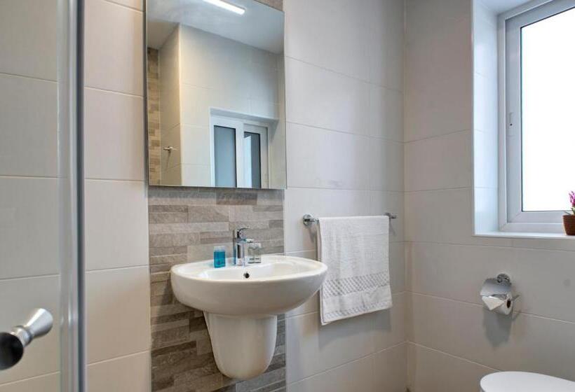 اتاق سوپریور با چشم‌انداز دریا, Seaview Stays