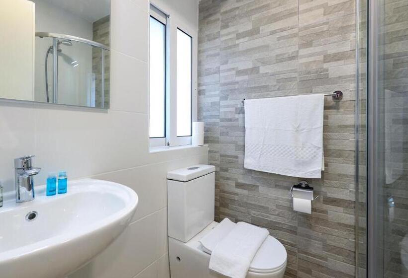 اتاق لوکس با چشمانداز شهر, Seaview Stays