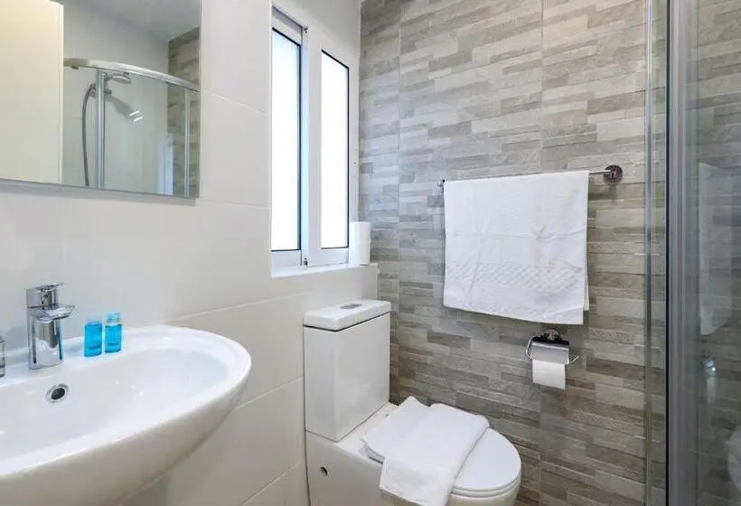 اتاق لوکس با چشم‌انداز شهر, Seaview Stays