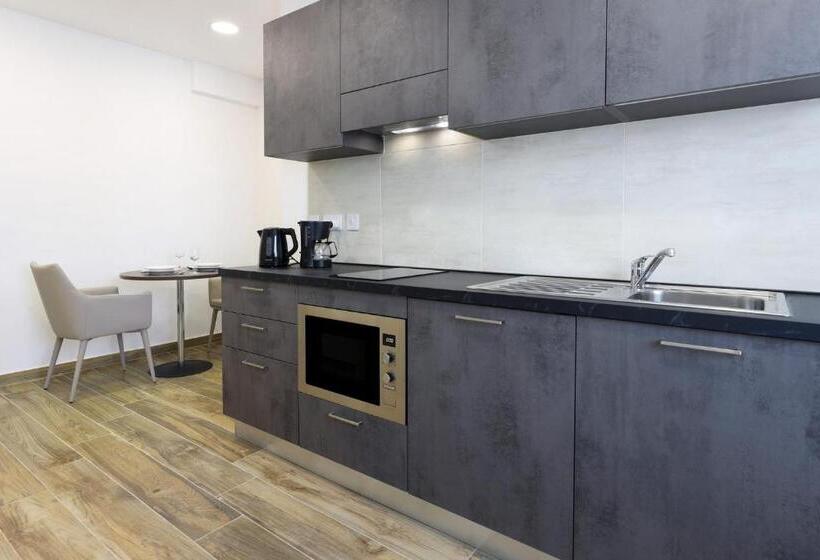 اتاق لوکس با چشمانداز شهر, Seaview Stays