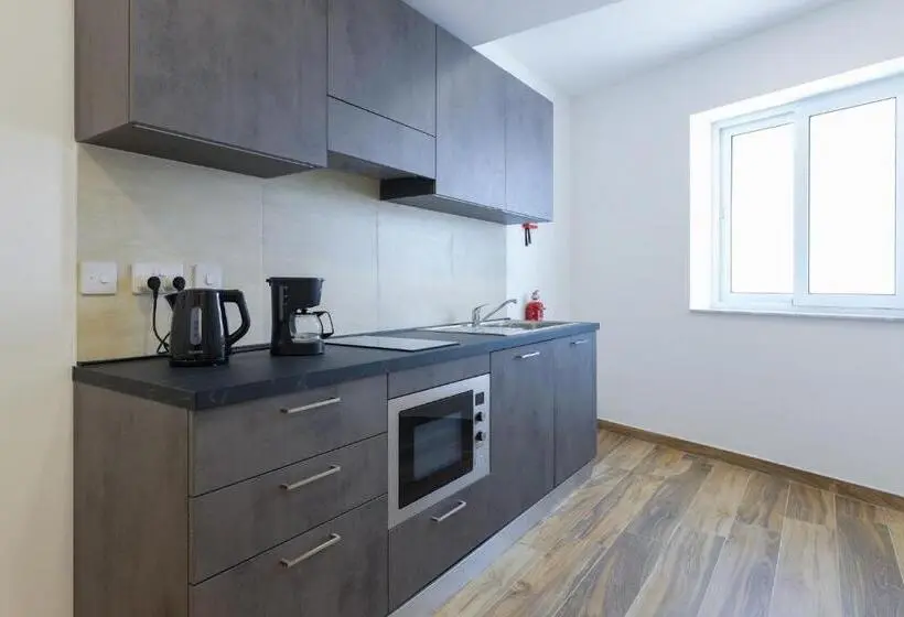 اتاق لوکس با چشم‌انداز شهر, Seaview Stays