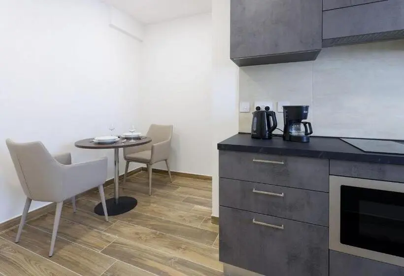 اتاق لوکس با چشم‌انداز شهر, Seaview Stays