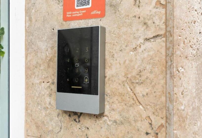 اتاق لوکس با چشم‌انداز شهر, Seaview Stays