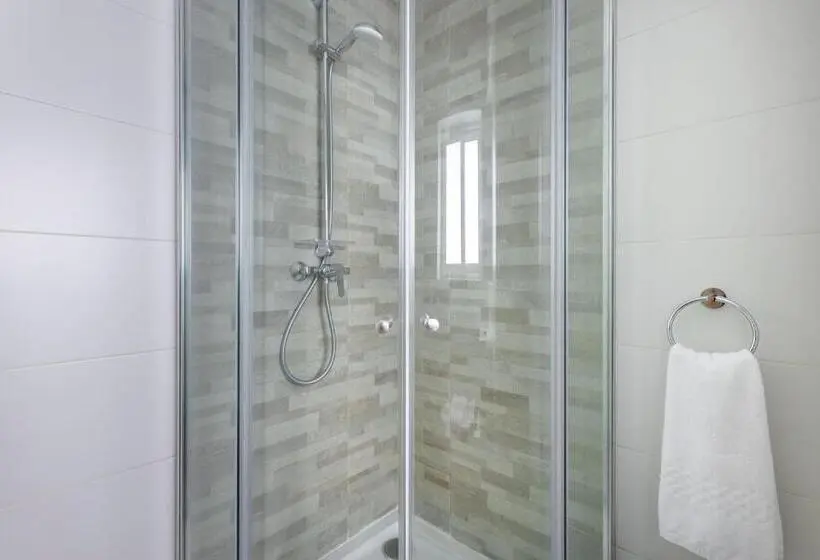 استودیوی استاندارد با چشم‌انداز دریا, Seaview Stays
