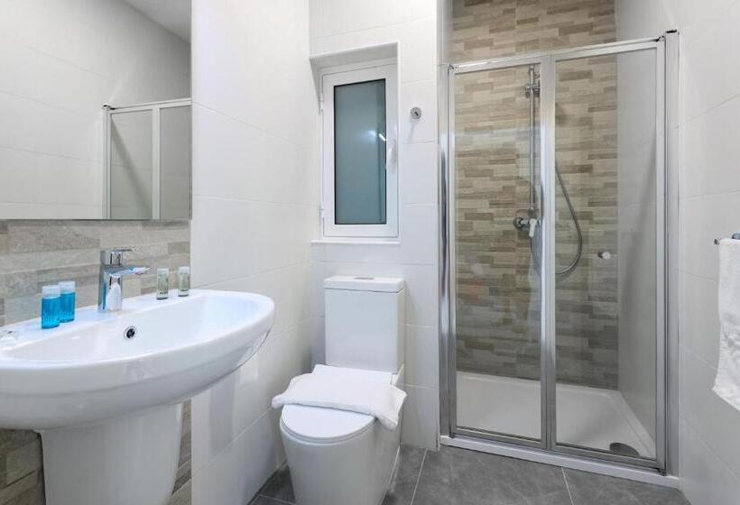 اتاق خانوادگی با چشم‌انداز دریا, Seaview Stays