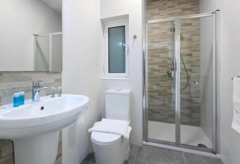 اتاق خانوادگی با چشم‌انداز دریا, Seaview Stays