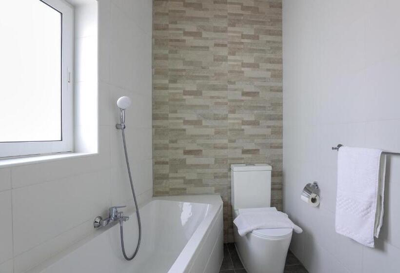 اتاق خانوادگی با چشمانداز دریا, Seaview Stays