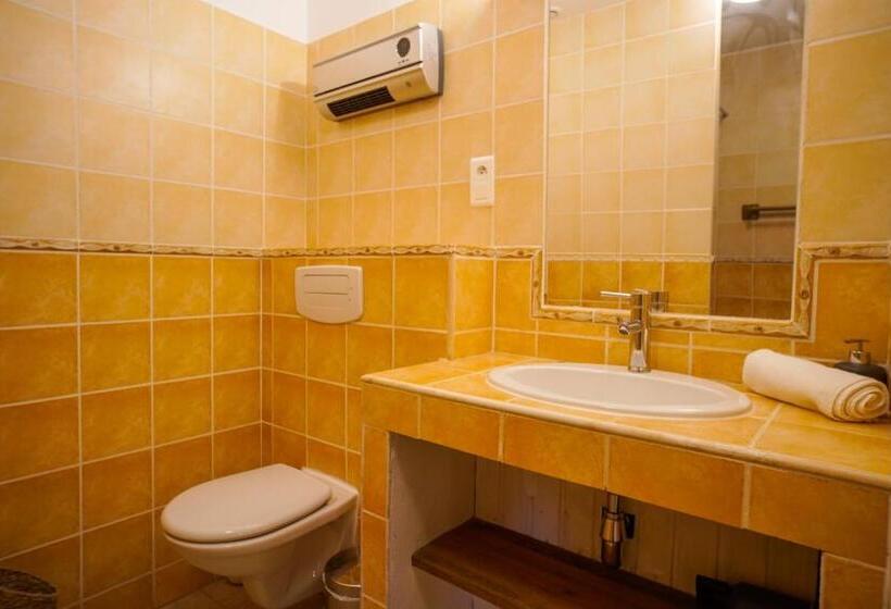 غرفة قياسية مطلة على الجبل, Lou Rey éco Hameau   Gîte, Chambre D Hôtes & Table D Hôtes