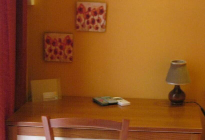 اتاق استاندارد یک نفره, San Demetrio