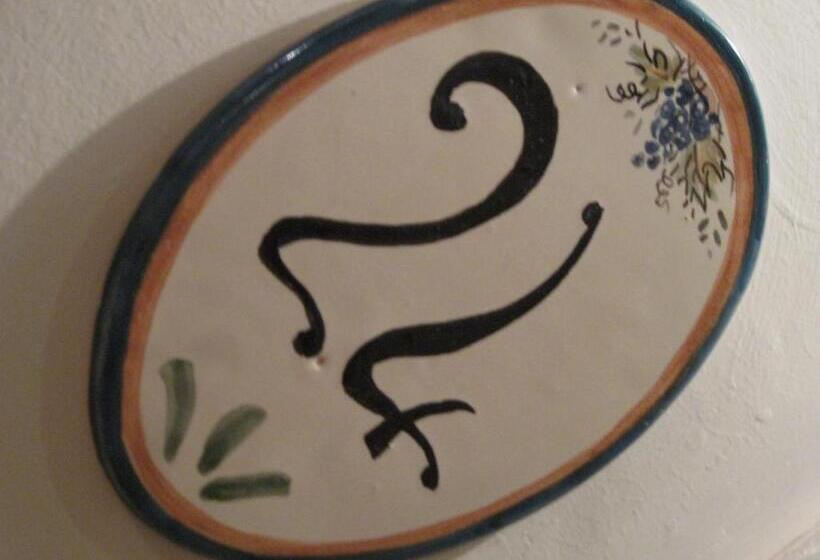 اتاق استاندارد سه نفره, San Demetrio